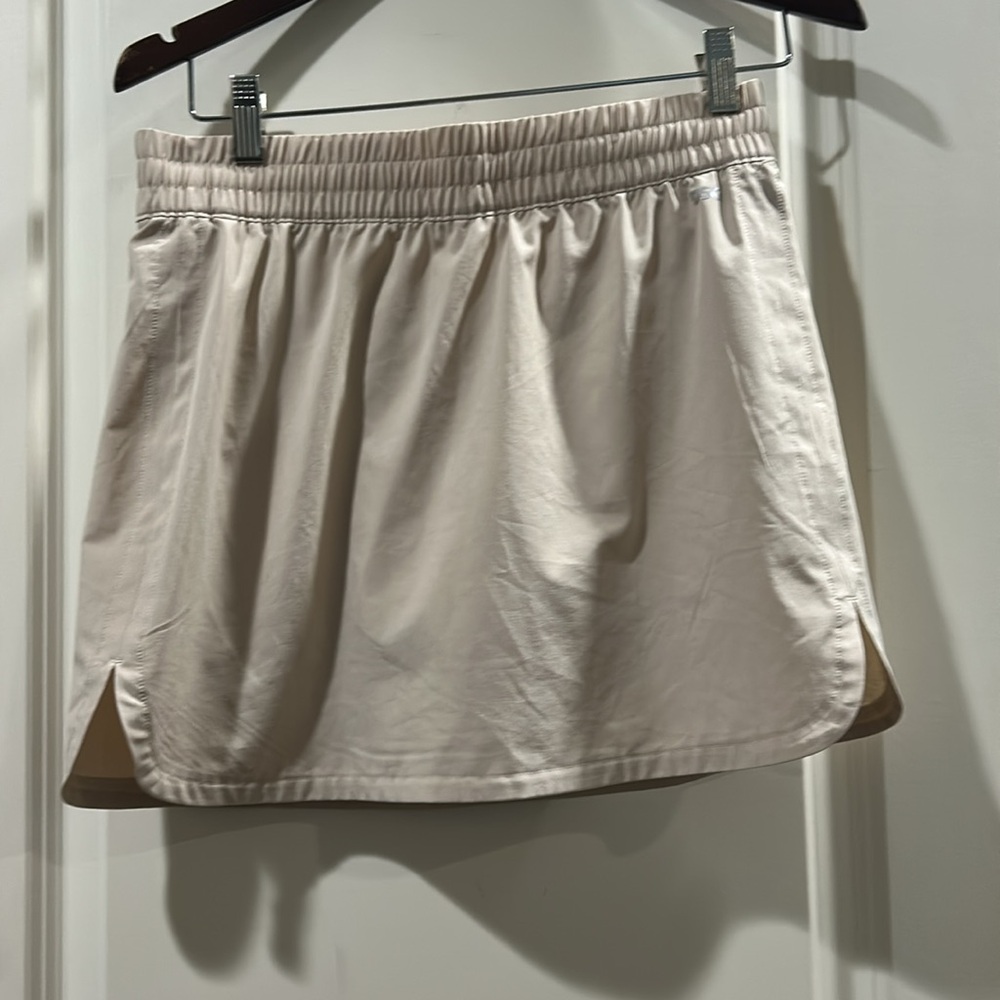 Like New! DSG elastic wide waistband Skort stretchy shorts deep pockets size S